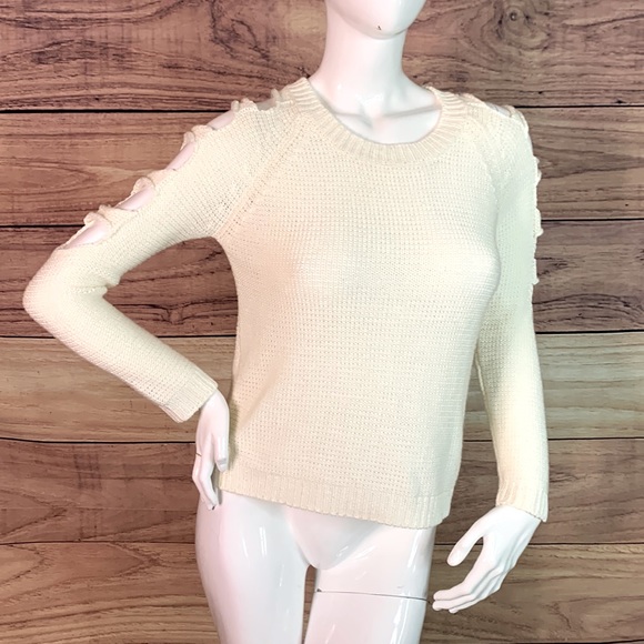 Romeo & Juliette Couture knitted white sweater top cold shoulder sz M stretch md - Picture 6 of 17